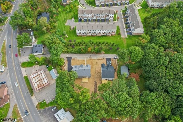 8 Chamberlain Ln, Mount Olive Twp., NJ 07828