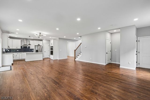 8 Chamberlain Ln, Mount Olive Twp., NJ 07828
