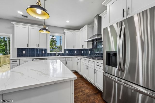 8 Chamberlain Ln, Mount Olive Twp., NJ 07828