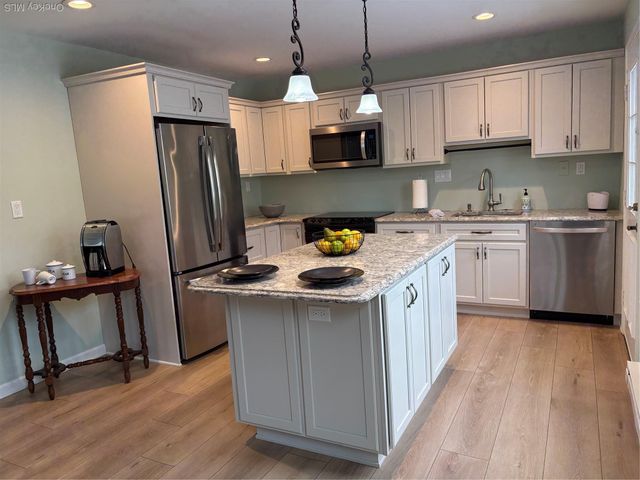 498 Cranston Lane, Ridge, NY 11961