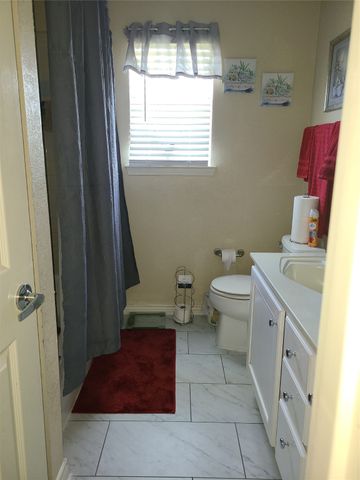 2352 Warrington Drive, Grand Prairie, TX 75052