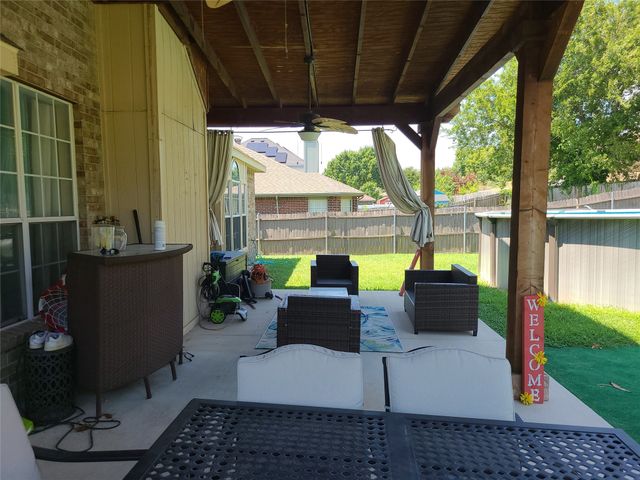 2352 Warrington Drive, Grand Prairie, TX 75052
