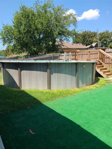 2352 Warrington Drive, Grand Prairie, TX 75052