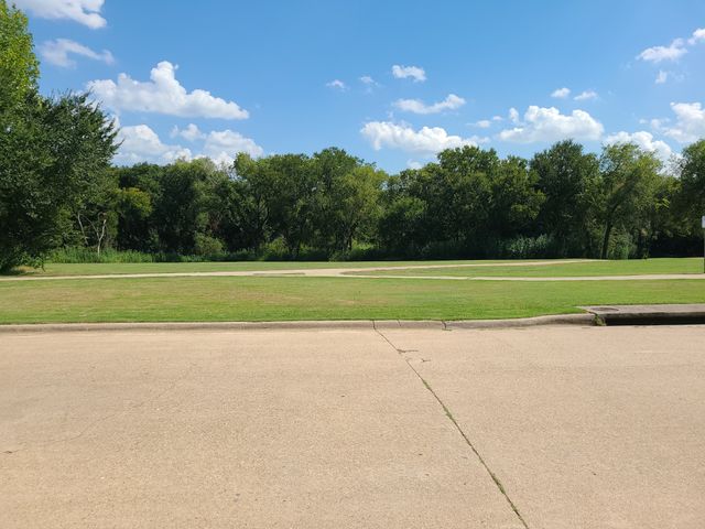 2352 Warrington Drive, Grand Prairie, TX 75052