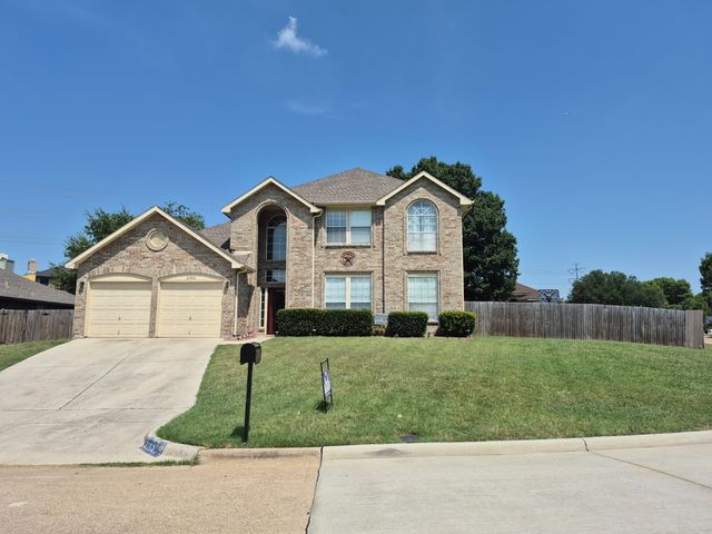 2352 Warrington Drive, Grand Prairie, TX 75052