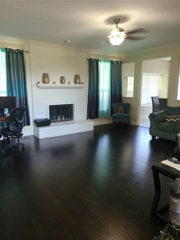 2352 Warrington Drive, Grand Prairie, TX 75052