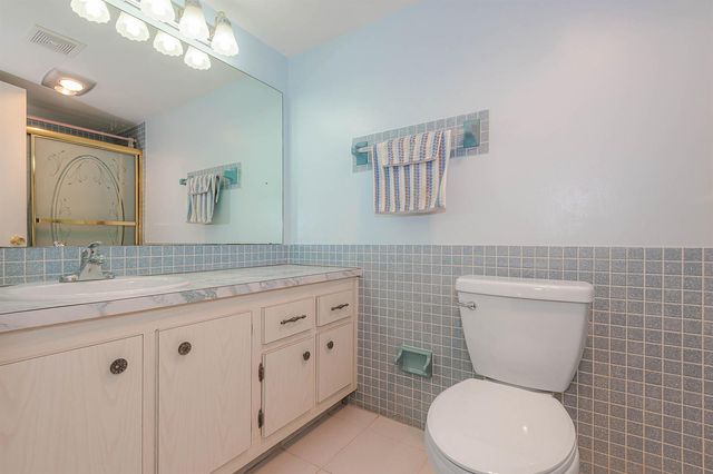 4770 NW 21st Street 105, Lauderhill, FL 33313