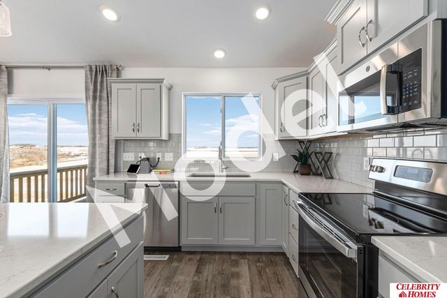 8009 N 113 Street, Omaha, NE 68142