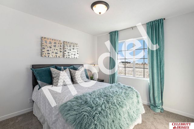 8009 N 113 Street, Omaha, NE 68142