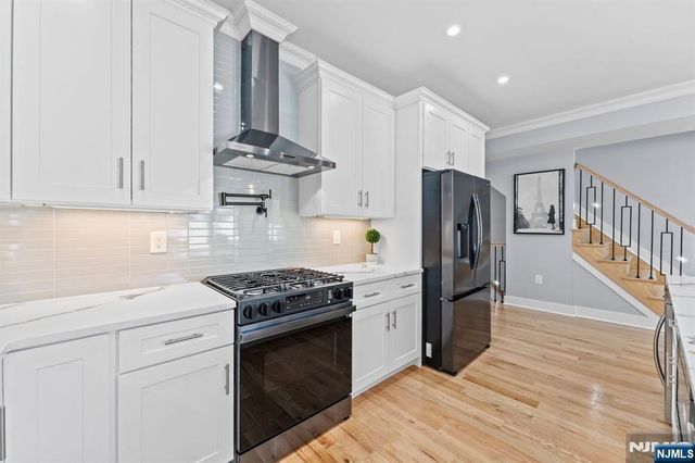 335 Virginia Avenue 2, Jersey City, NJ 07304