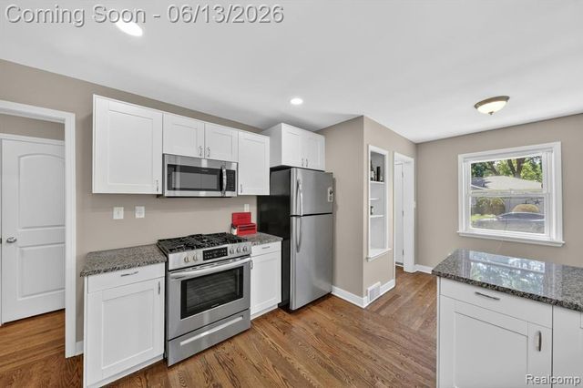 23013 Gaukler Street, Saint Clair Shores, MI 48080