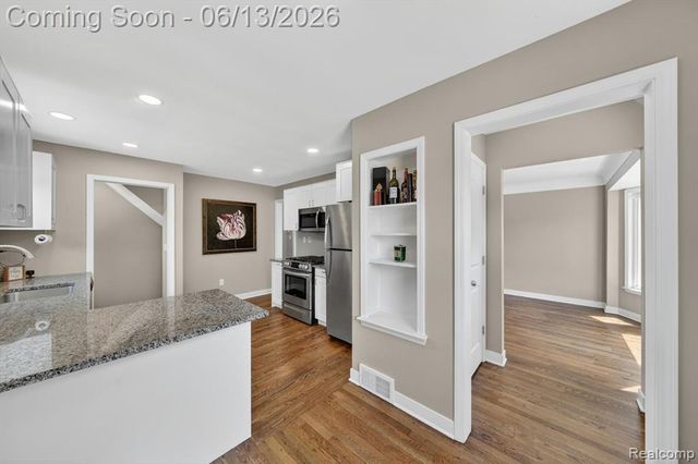 23013 Gaukler Street, Saint Clair Shores, MI 48080