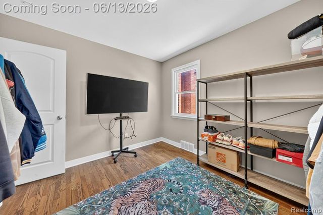 23013 Gaukler Street, Saint Clair Shores, MI 48080