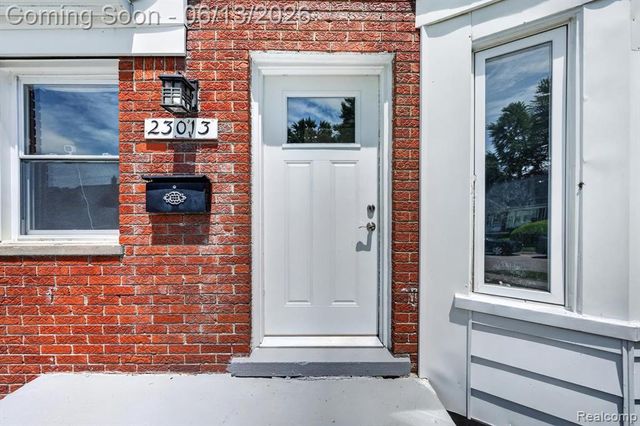 23013 Gaukler Street, Saint Clair Shores, MI 48080