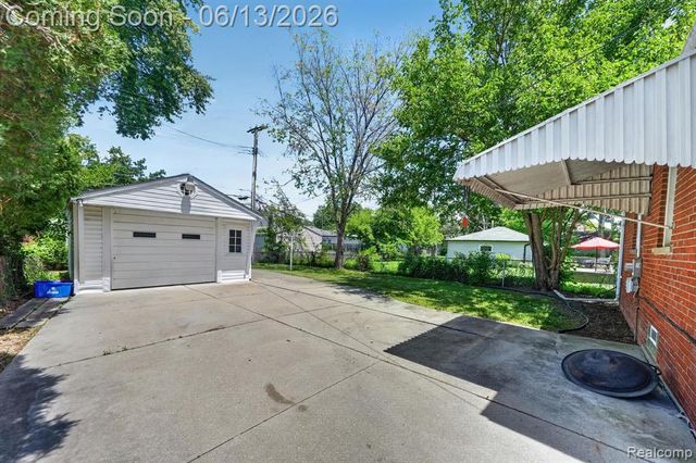 23013 Gaukler Street, Saint Clair Shores, MI 48080