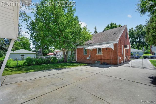 23013 Gaukler Street, Saint Clair Shores, MI 48080