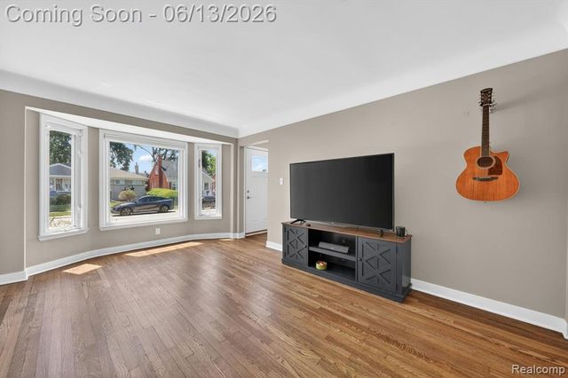 23013 Gaukler Street, Saint Clair Shores, MI 48080