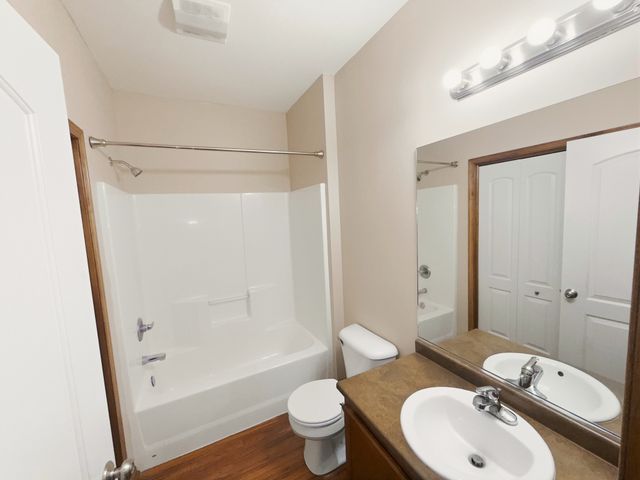 1632 NW Prairie Lakes Drive 2, Ankeny, IA 50023