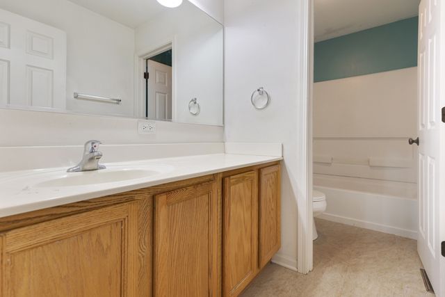 2440 Chopin Lane, Woodstock, IL 60098