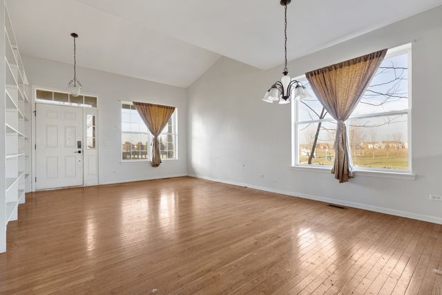 2440 Chopin Lane, Woodstock, IL 60098