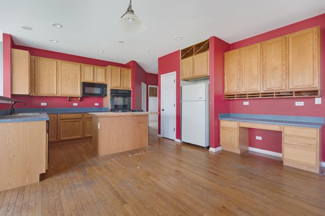 2440 Chopin Lane, Woodstock, IL 60098