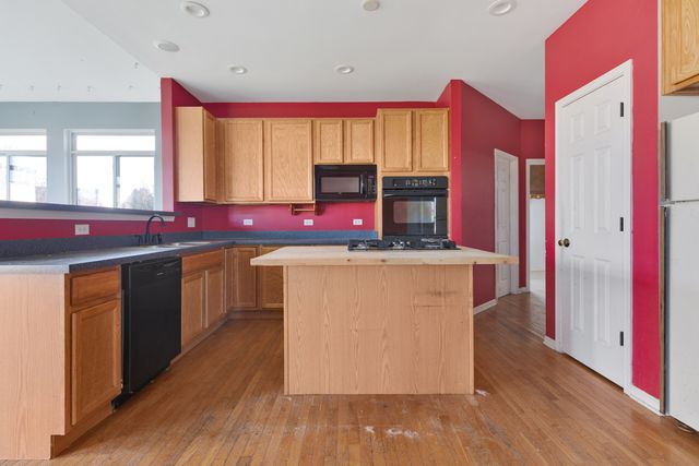 2440 Chopin Lane, Woodstock, IL 60098