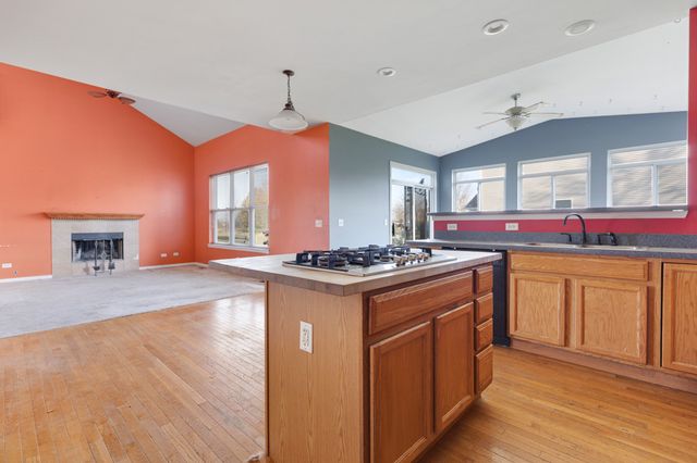 2440 Chopin Lane, Woodstock, IL 60098