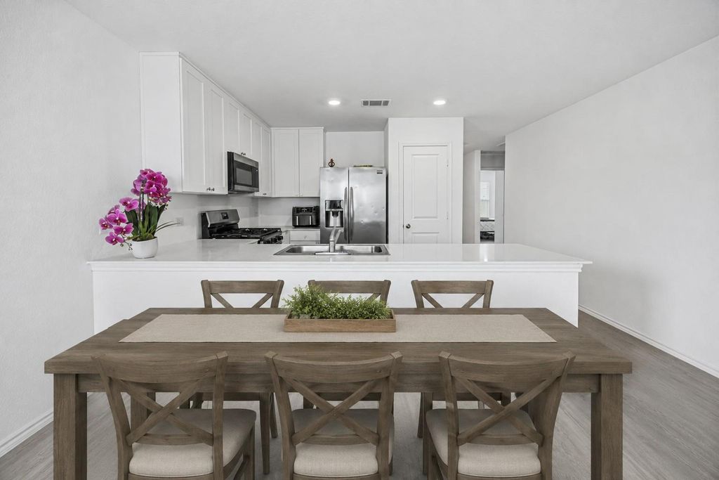 108 Evening Glow DR, Hutto, TX 78634