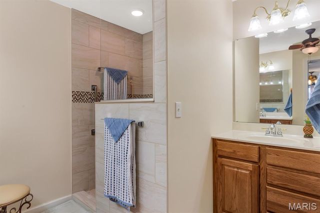 178 Emerald Way E, Granite City, IL 62040