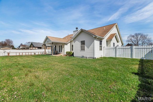 178 Emerald Way E, Granite City, IL 62040