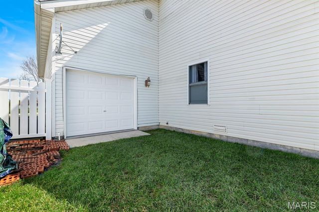 178 Emerald Way E, Granite City, IL 62040