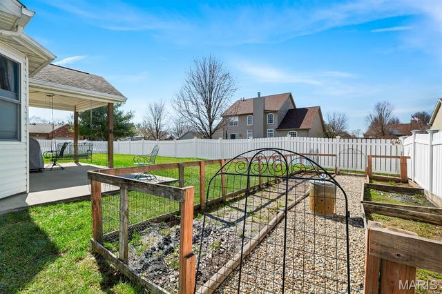 178 Emerald Way E, Granite City, IL 62040