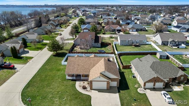 178 Emerald Way E, Granite City, IL 62040