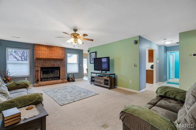 178 Emerald Way E, Granite City, IL 62040