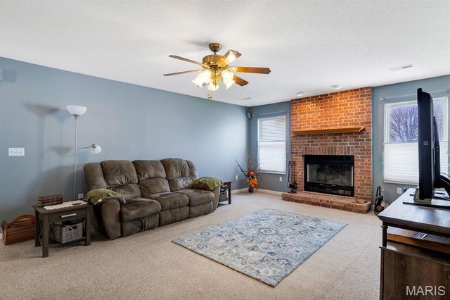 178 Emerald Way E, Granite City, IL 62040