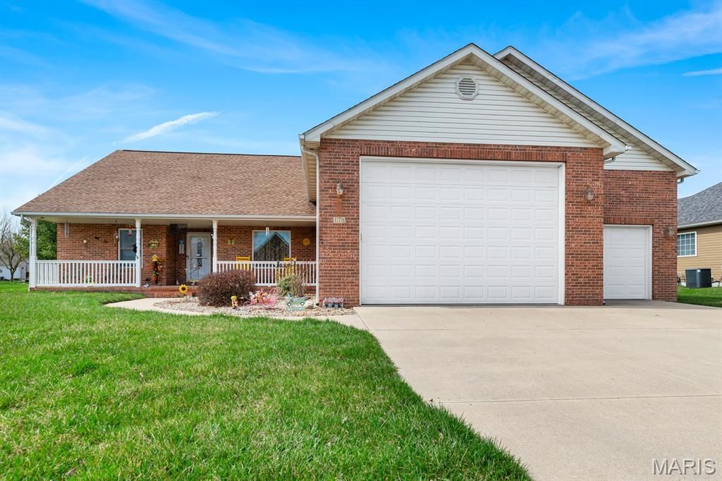 178 Emerald Way E, Granite City, IL 62040