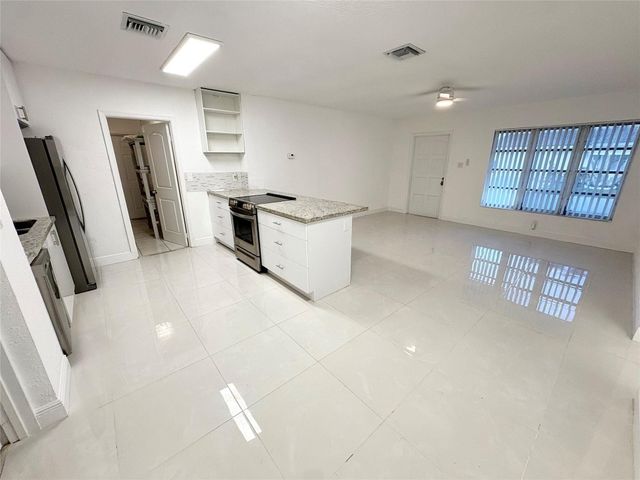 5719 NW 86th Avenue, Tamarac, FL 33321