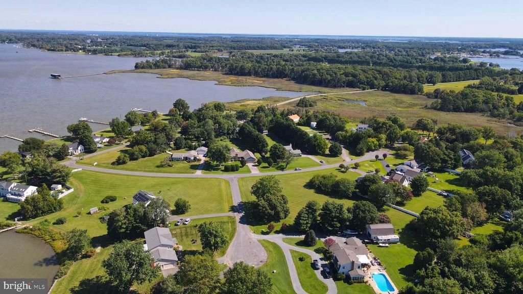 600 OLD POINT RD, Chester, MD 21619