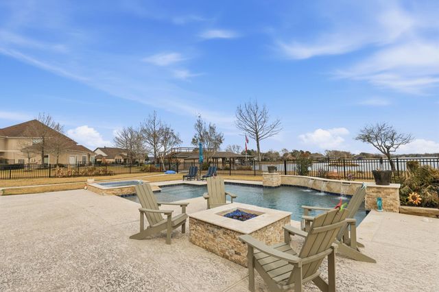422 Lago Circle Drive N, Santa Fe, TX 77517