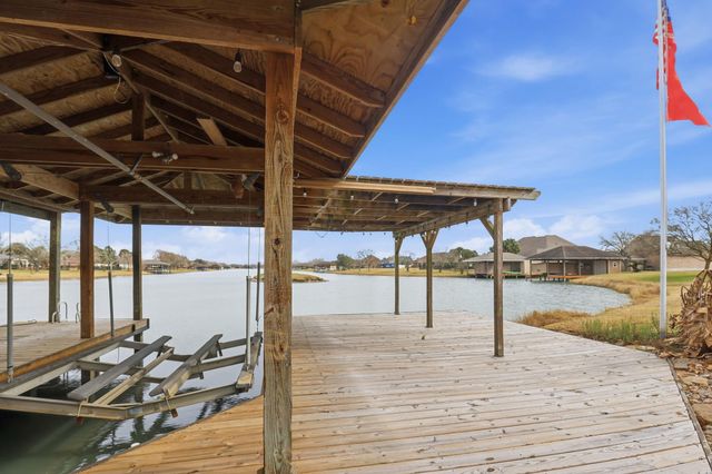 422 Lago Circle Drive N, Santa Fe, TX 77517