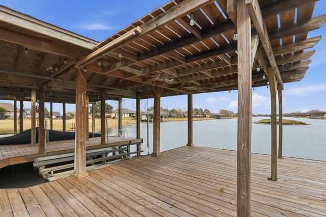 422 Lago Circle Drive N, Santa Fe, TX 77517