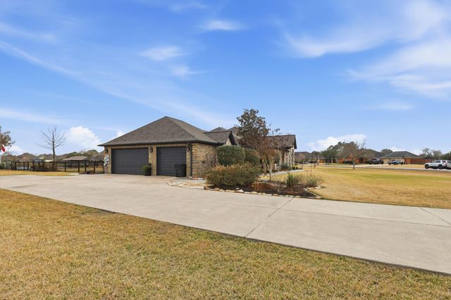 422 Lago Circle Drive N, Santa Fe, TX 77517