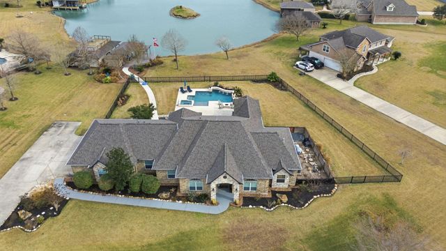 422 Lago Circle Drive N, Santa Fe, TX 77517