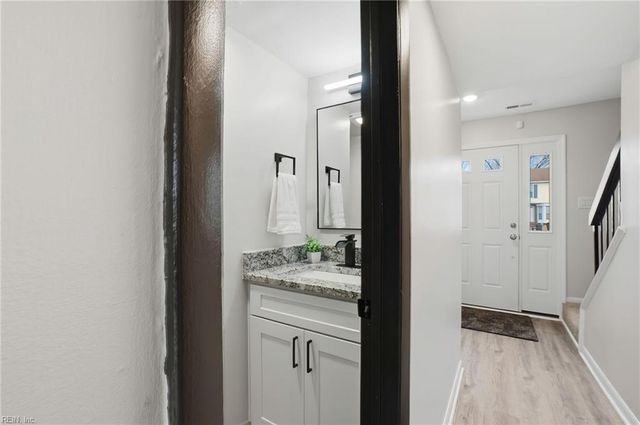 577 Chancery LN, Virginia Beach, VA 23452