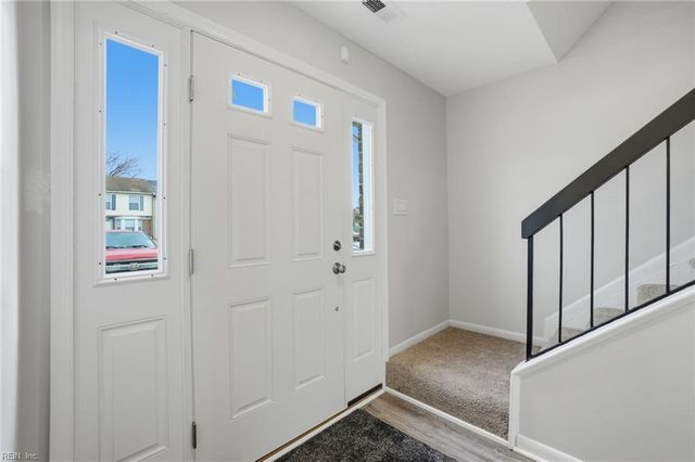 577 Chancery LN, Virginia Beach, VA 23452