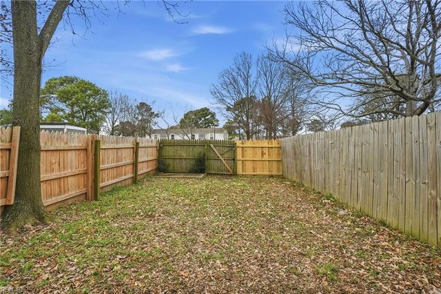 577 Chancery LN, Virginia Beach, VA 23452