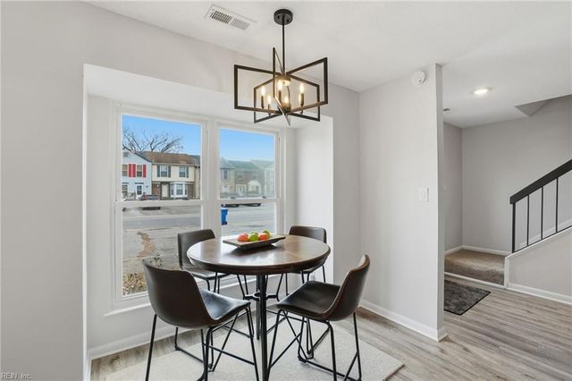 577 Chancery LN, Virginia Beach, VA 23452