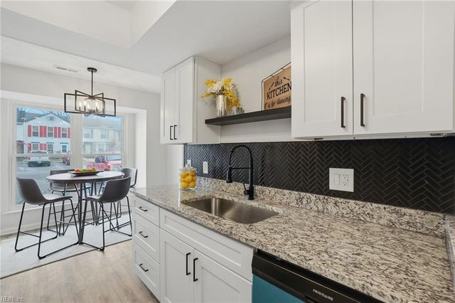 577 Chancery LN, Virginia Beach, VA 23452