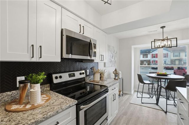 577 Chancery LN, Virginia Beach, VA 23452