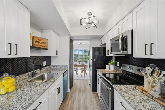 577 Chancery LN, Virginia Beach, VA 23452